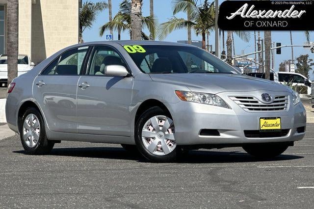 2009 Toyota Camry SE in Silver — front three-quarter view